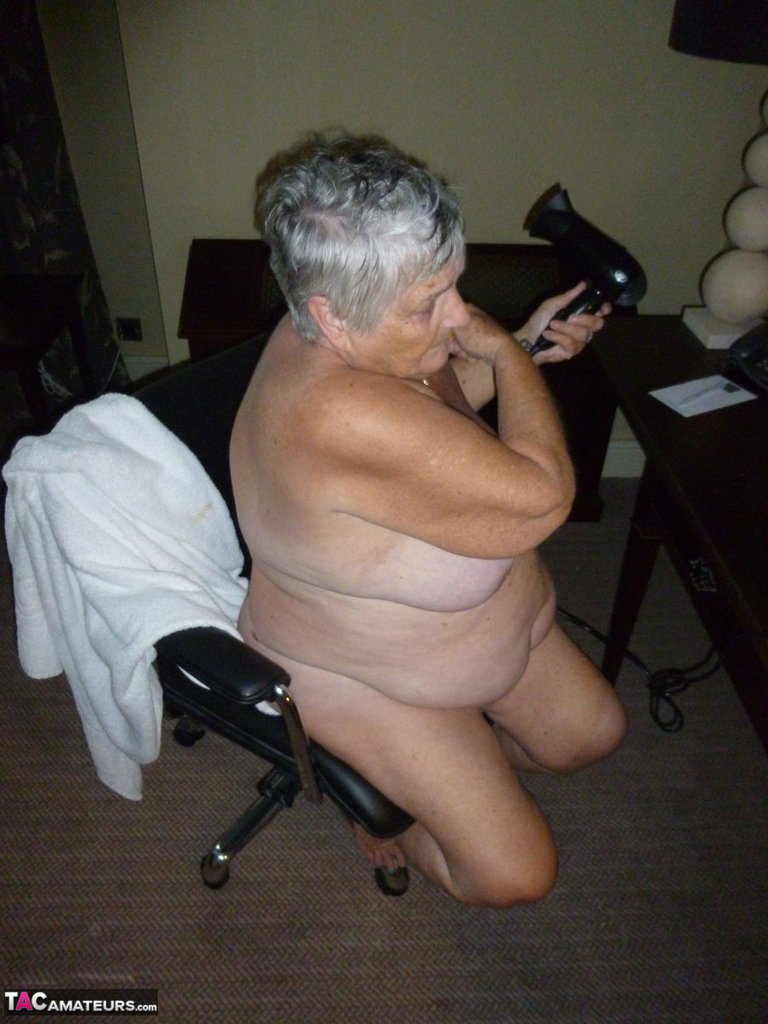 Fat old woman Grandma Libby blow dries her hair after showering ポルノ写真 #427516261 | TAC Amateurs Pics, Grandma Libby, Granny, モバイルポルノ