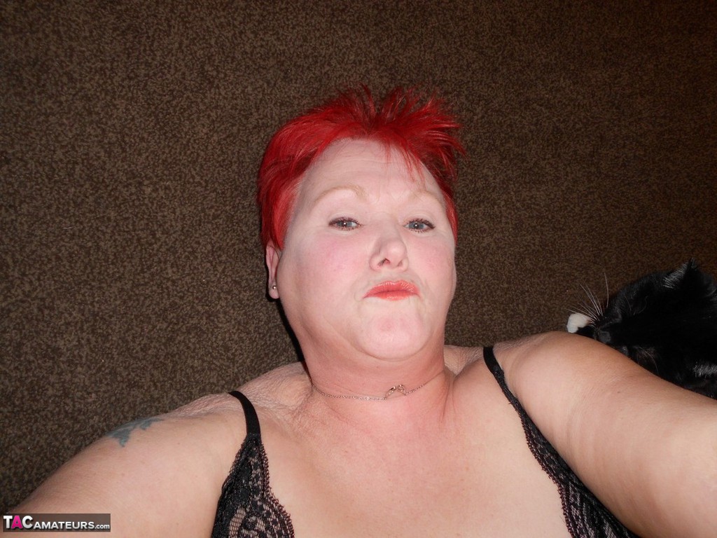 Older redhead Valgasmic Exposed exposes her breasts during self shot action porno fotoğrafı #428601179