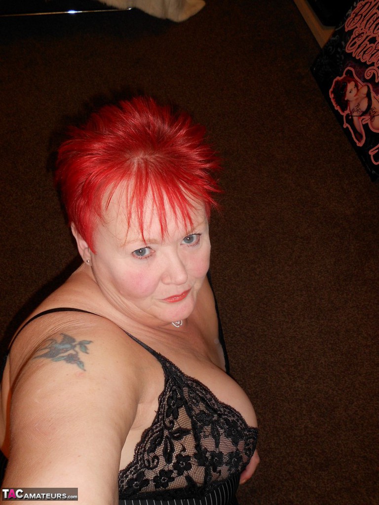 Older redhead Valgasmic Exposed exposes her breasts during self shot action porno fotoğrafı #428601184