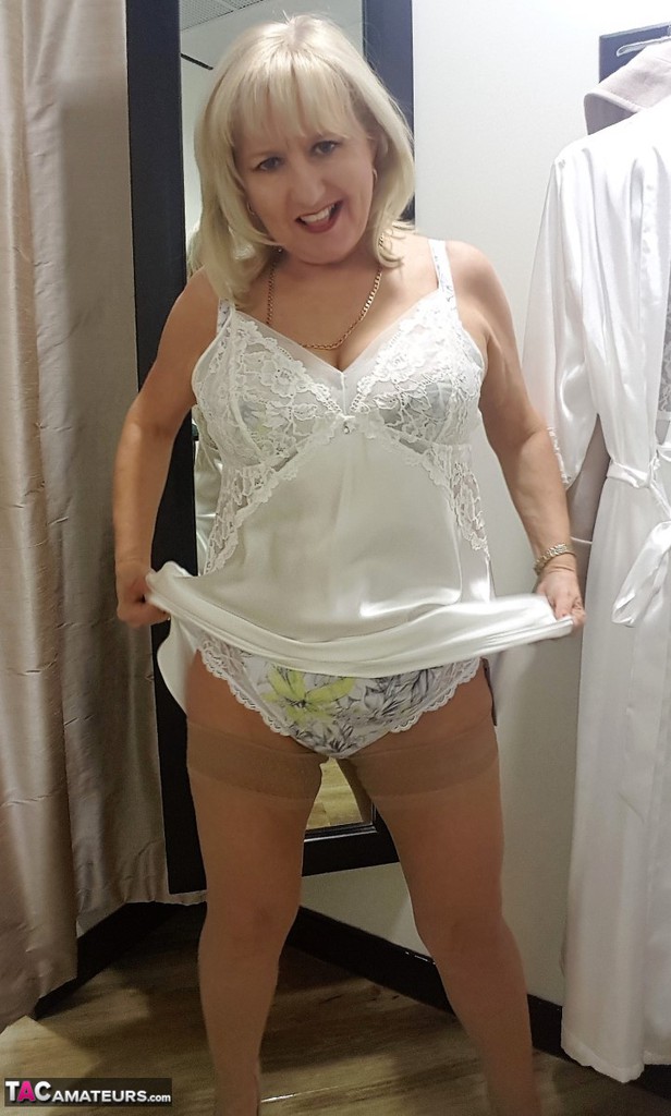 Chubby mature wife Lorna Blu changes form white to red to black sexy lingerie foto porno #428073879