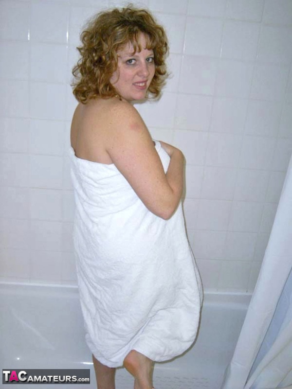 Uk Amateur Curvy Claire Washes Her Overweight Body In The Shower