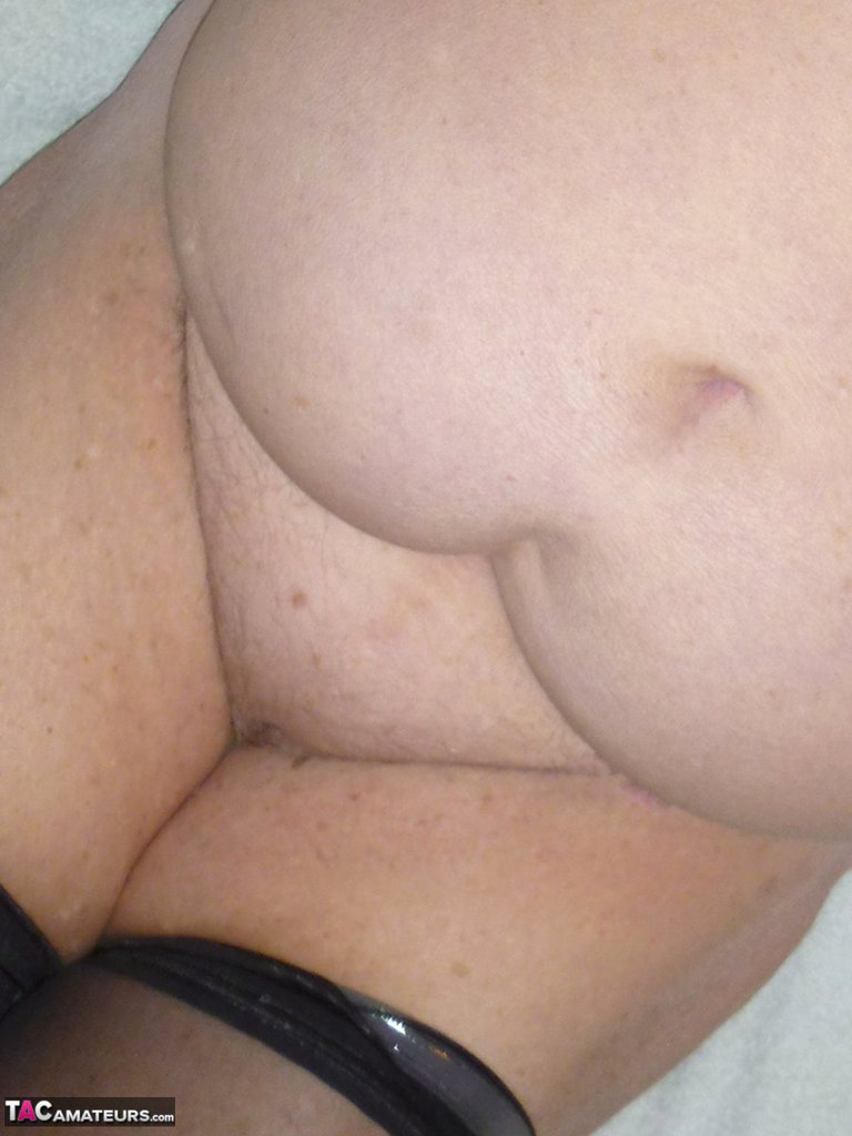 Fat lady Grandma Libby shaves her pussy and underarms with a straight razor porno fotoğrafı #428512753