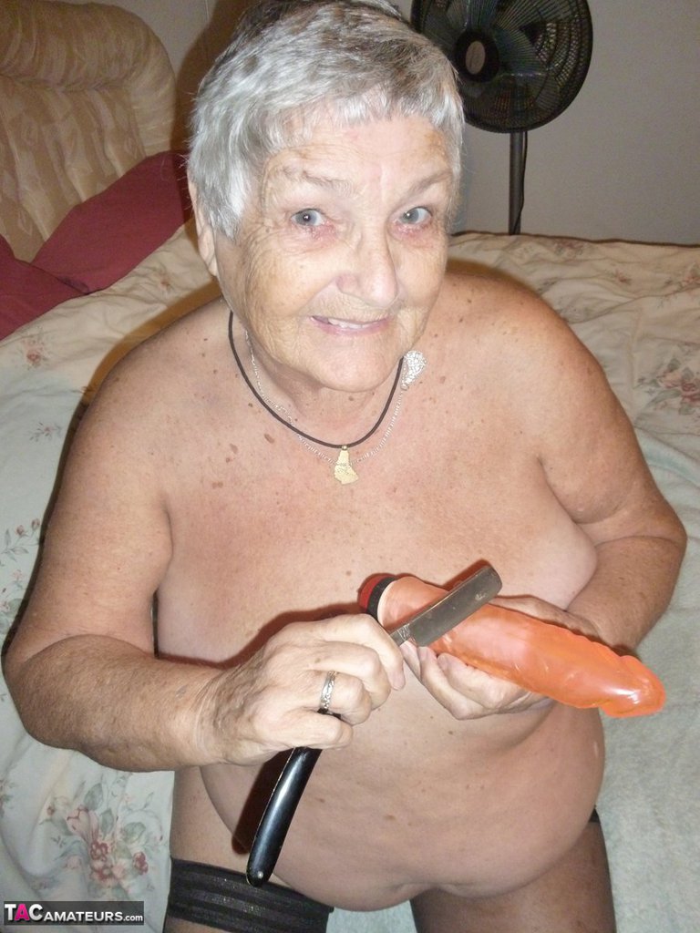 Fat lady Grandma Libby shaves her pussy and underarms with a straight razor porno fotky #428512767 | TAC Amateurs Pics, Grandma Libby, Granny, mobilní porno