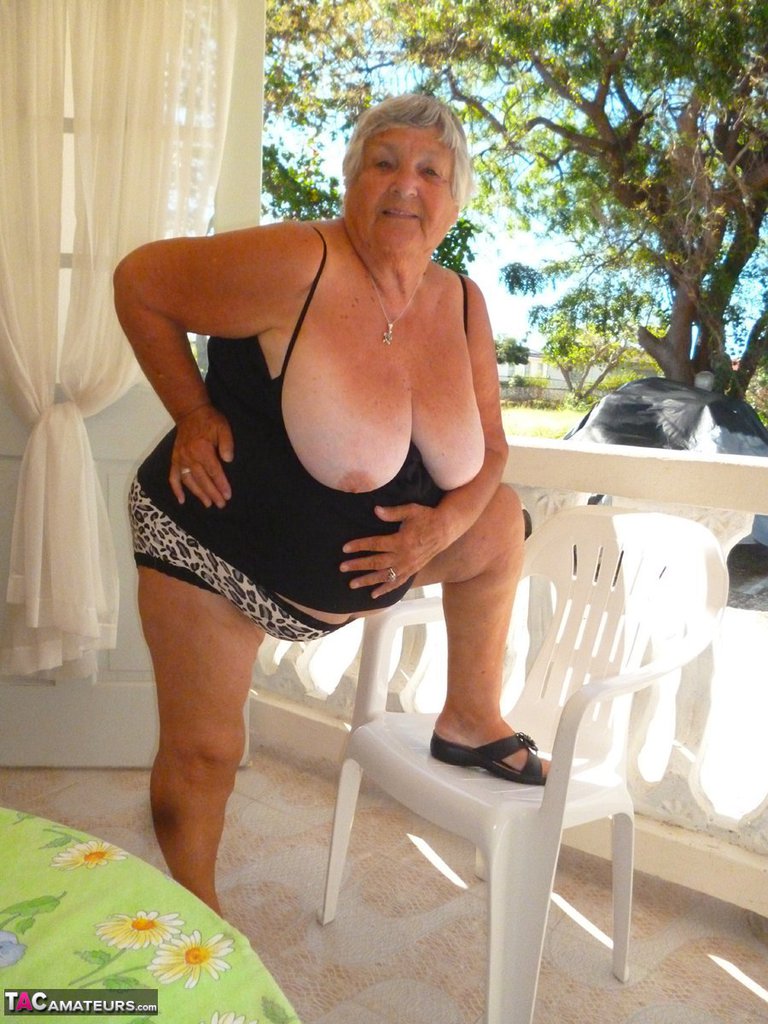 Fat oma Grandma Libby gets completely naked on a balcony by herself foto porno #428803790