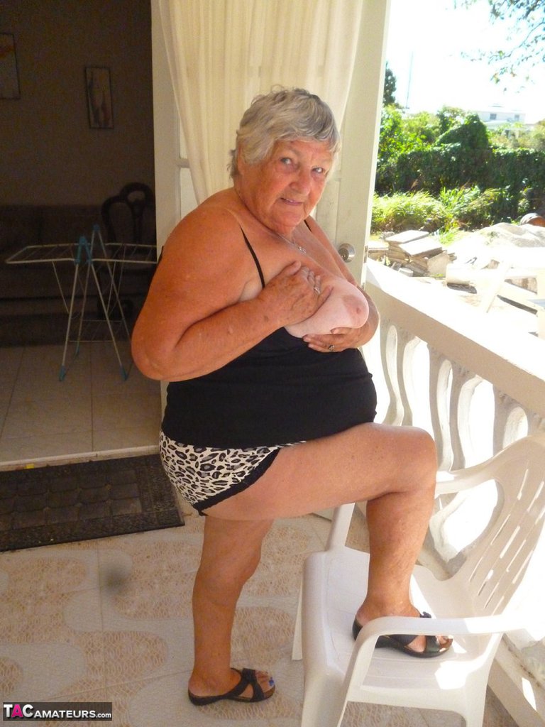 Fat oma Grandma Libby gets completely naked on a balcony by herself foto porno #428803796
