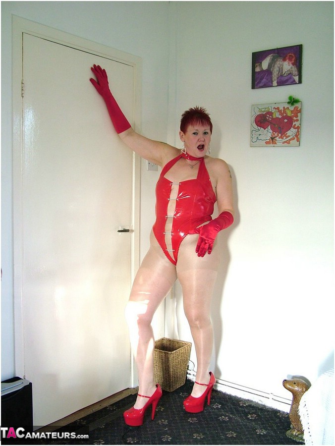 Older amateur Valgasmic Exposed models red latex wear and gloves plus heels Porno-Foto #428347544
