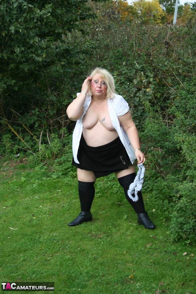 Fat blonde amateur Lexie Cummings exposes her tits and twat in a park setting 포르노 사진 #426512612 | TAC Amateurs Pics, Lexie Cummings, SSBBW, 모바일 포르노