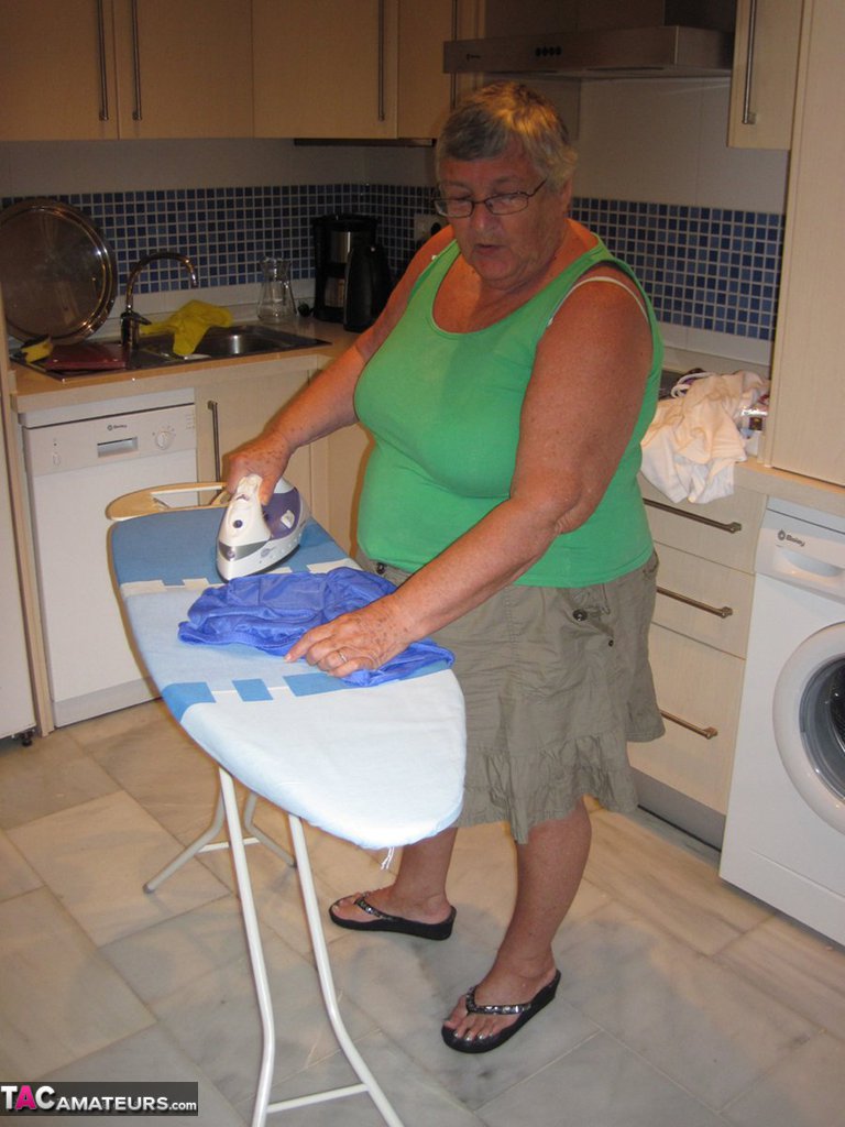 Overweight British oma Grandma Libby exposes her boobs while ironing foto porno #424565835