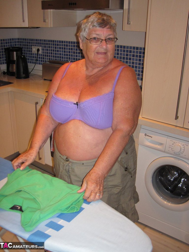 Overweight British oma Grandma Libby exposes her boobs while ironing ポルノ写真 #424565850