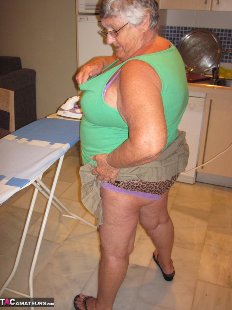Overweight British oma Grandma Libby exposes her boobs while ironing porno foto #424565853