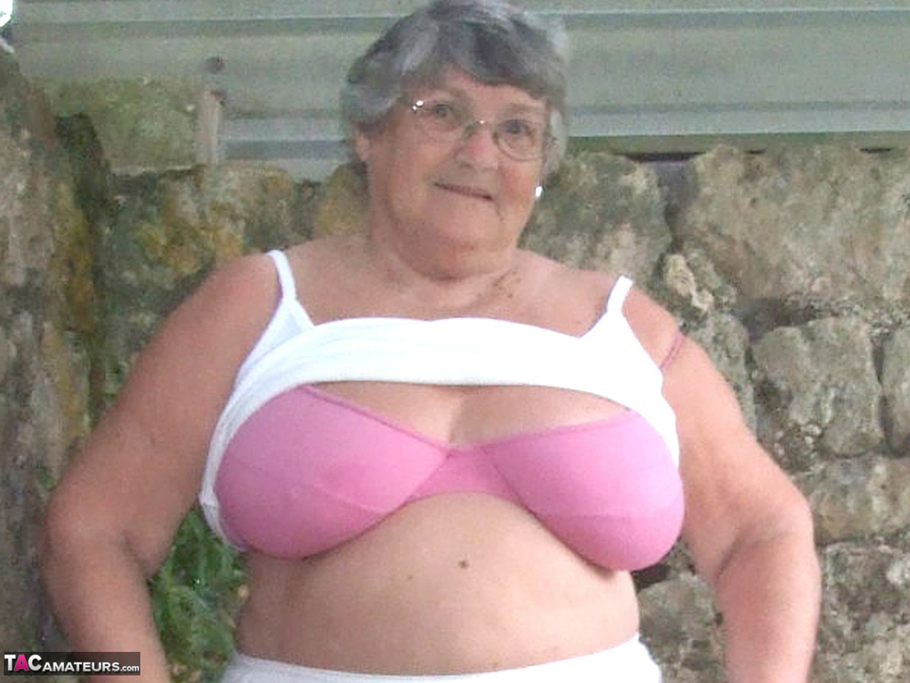 Obese British lady Grandma Libby exposes her large tits underneath a tree porn photo #428512043