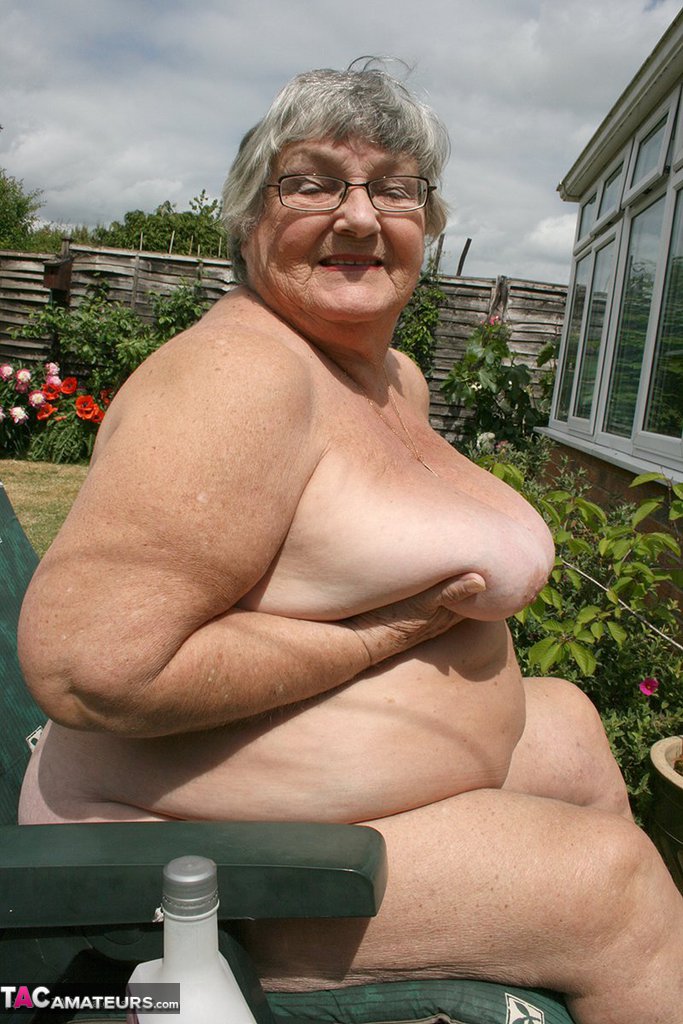 Naughty amateur granny Libby inserting a bottle in her fat pussy in the garden porn photo #424156294
