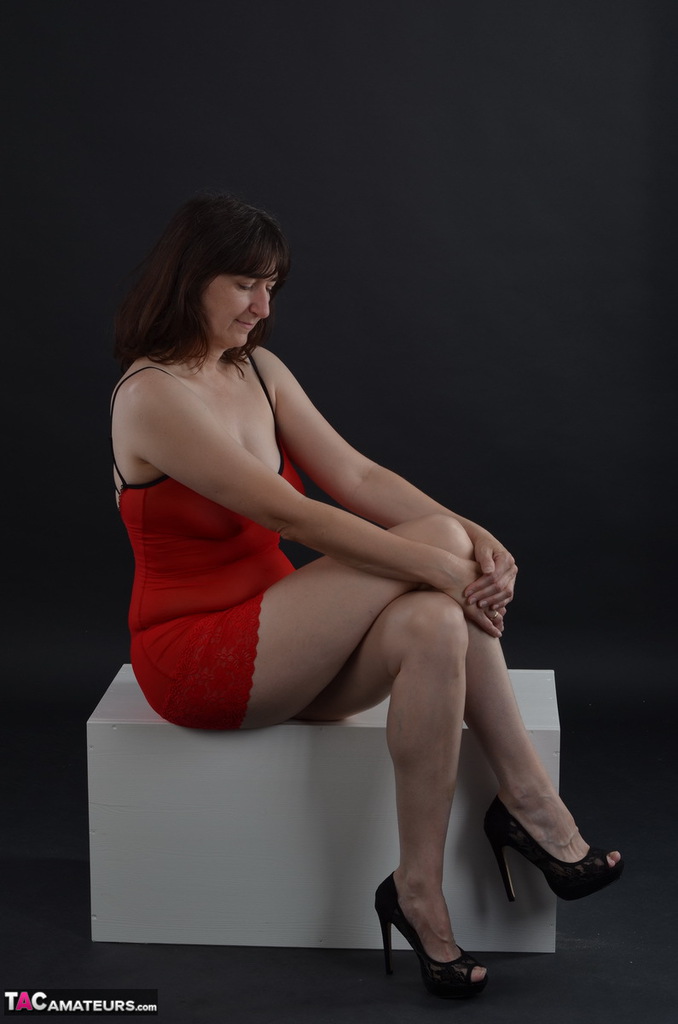 Mature amateur with bare legs uncovers saggy boobs before masturbating 色情照片 #426911224 | TAC Amateurs Pics, Hotmilf, Mature, 手机色情