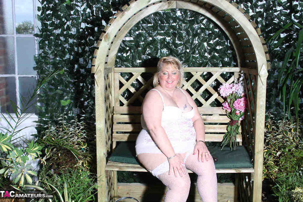 In a garden, Lexie Cummings gets her pussy in the form of a dildo, while she is fat and blonde.