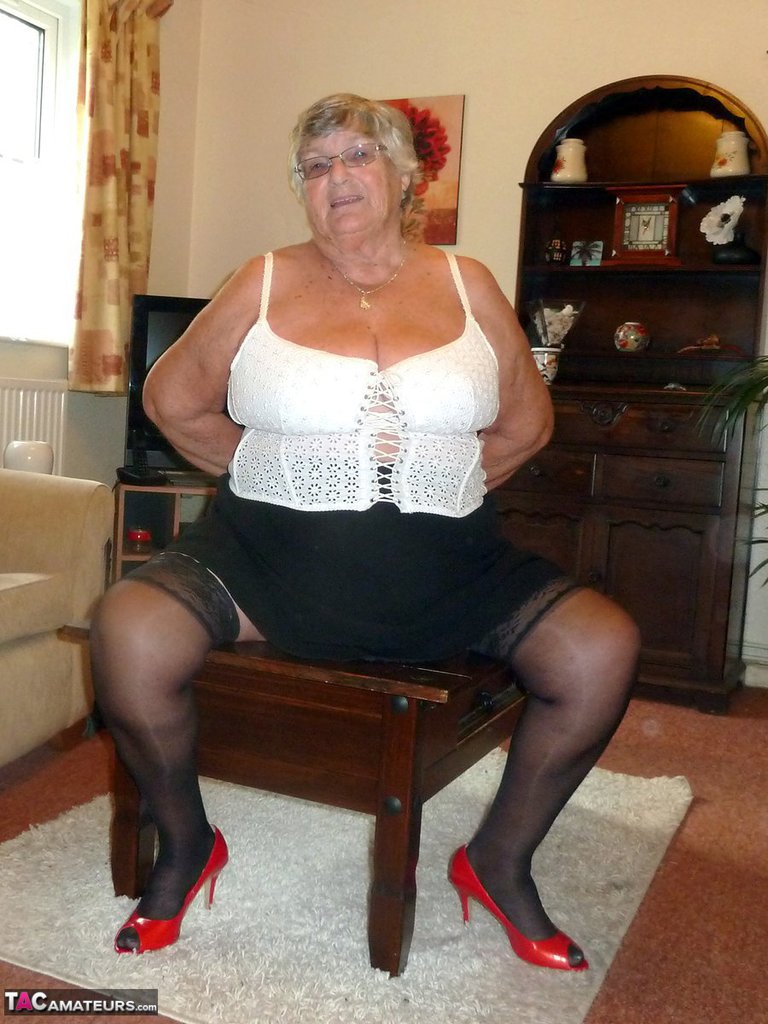 Obese oma Grandma Libby uncovers her large boobs in her underwear and hosiery ポルノ写真 #425221848