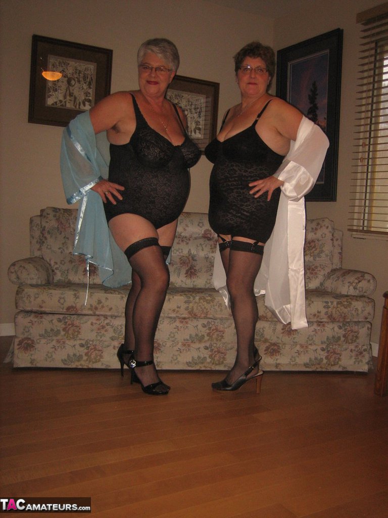 Overweight granny Girdle Goddess and her friend partake in strapon lesbian sex foto porno #428127795