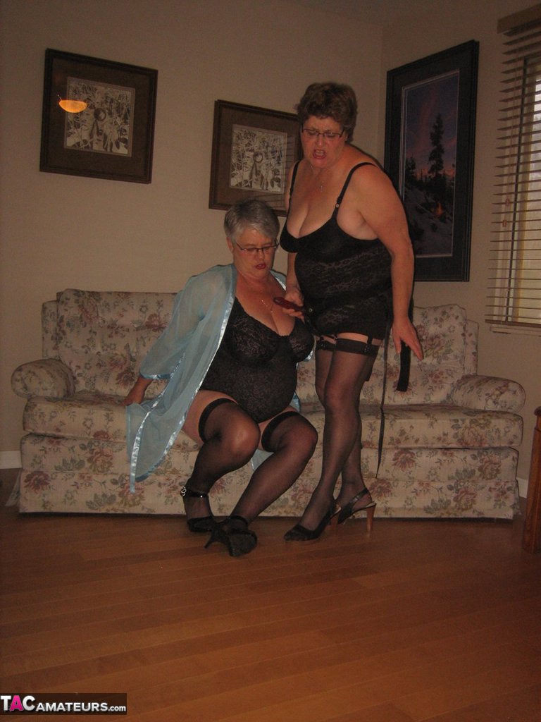Overweight granny Girdle Goddess and her friend partake in strapon lesbian sex foto porno #428127811