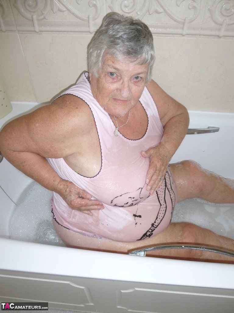 Old British fatty Grandma Libby gets naked while taking a bath photo porno #424253502