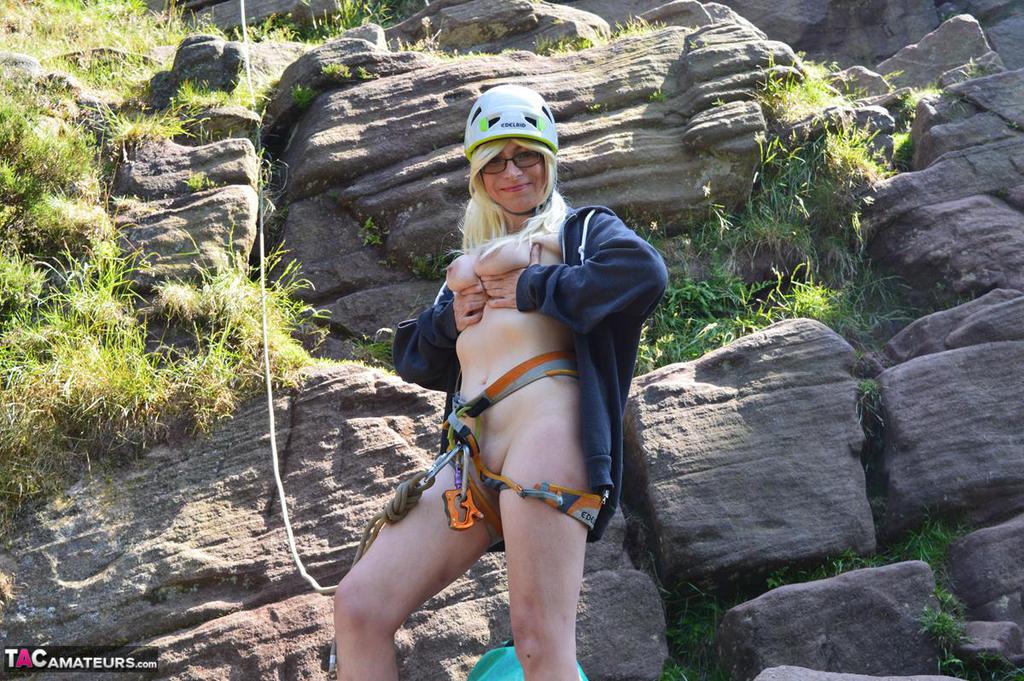 Blonde amateur Barby Slut sucks on a cock after a day of rock climbing porno fotky #425971467