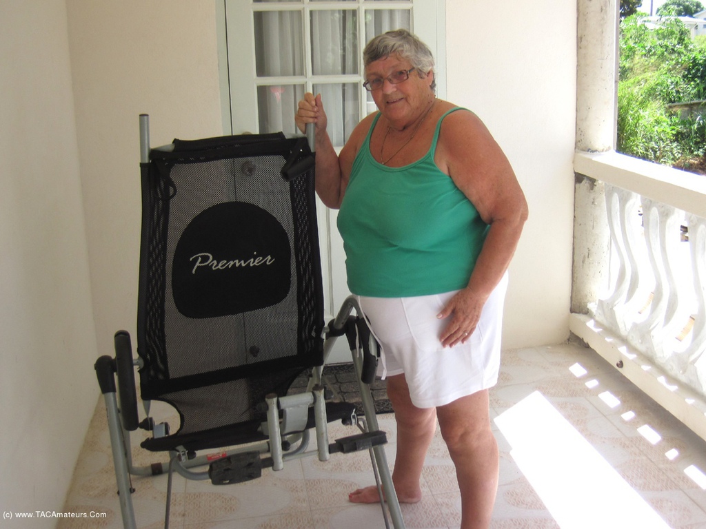 Obese British woman Grandma Libby gets completely naked on exercise equipment foto porno #428437785