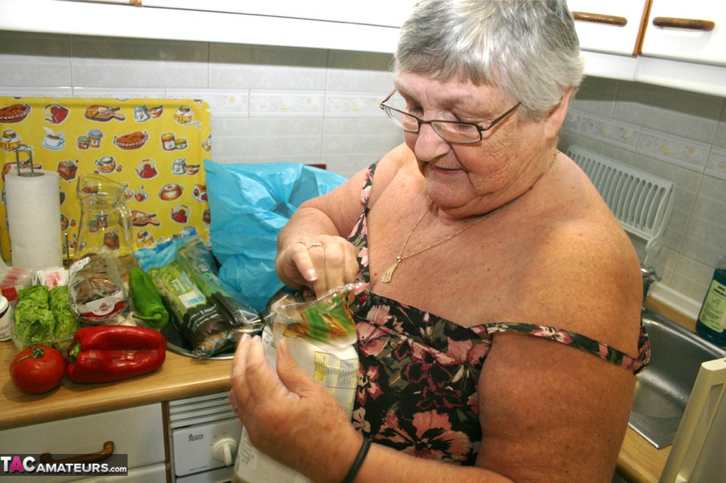 Obese UK nan Grandma Libby gets totally naked while playing with veggies porno fotoğrafı #425972615
