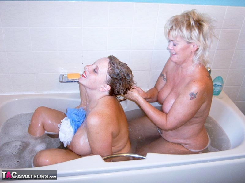 British amateur Curvy Claire and her lesbian friend bathe each other in a tub zdjęcie porno #422601790 | TAC Amateurs Pics, Curvy Claire, MILF, mobilne porno