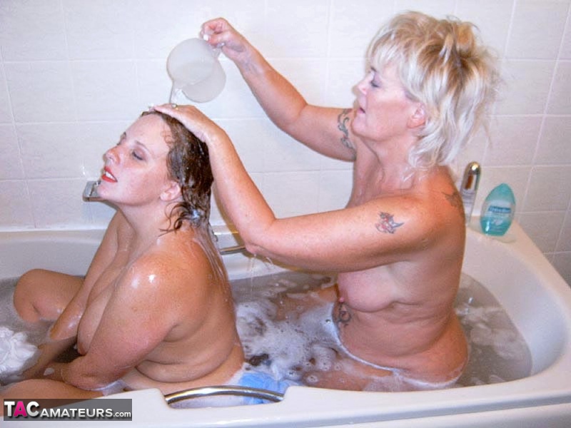 British amateur Curvy Claire and her lesbian friend bathe each other in a tub porno fotoğrafı #422601792 | TAC Amateurs Pics, Curvy Claire, MILF, mobil porno