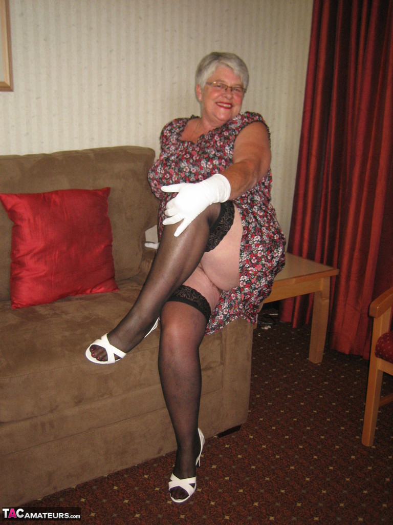 Silver haired nan Girdle Goddess bares her big tits and twat in white gloves foto porno #424616619