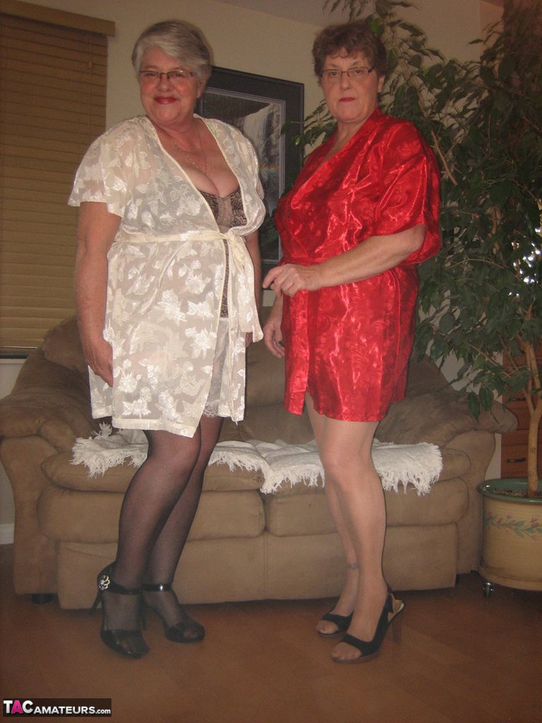 Amateur Granny Girdle Goddess Another Nan Model Matching Lingerie In Nylons