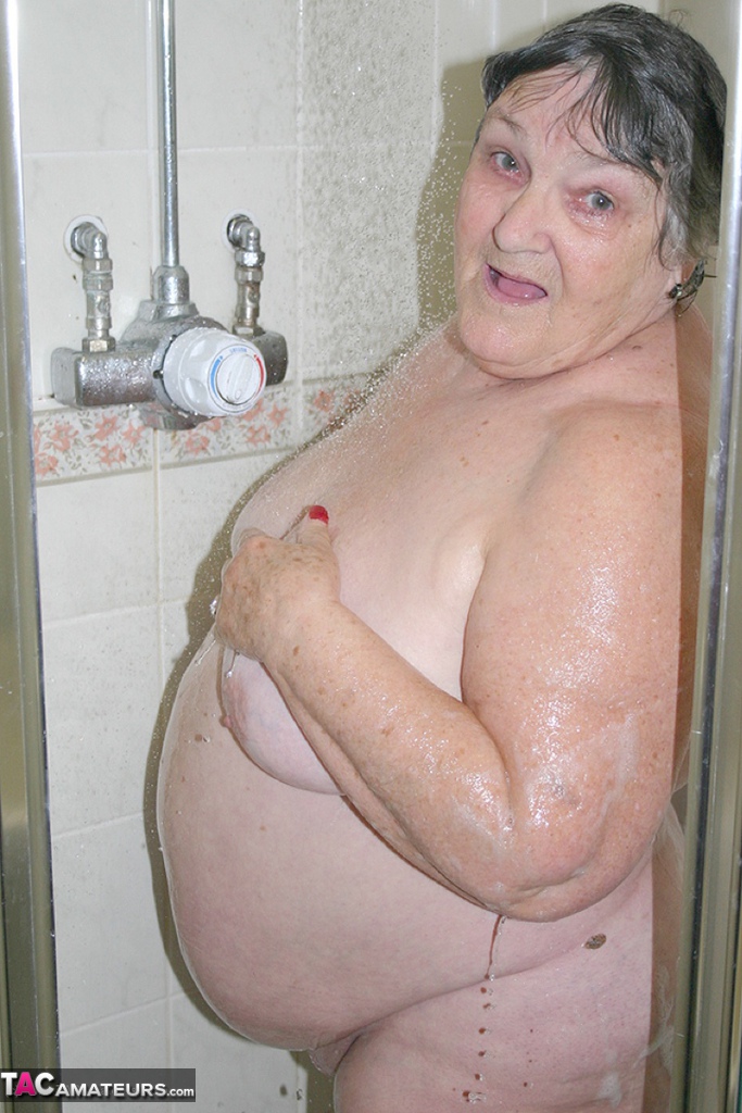 Obese granny Grandma Libby fondles her naked body while taking a shower порно фото #428566197