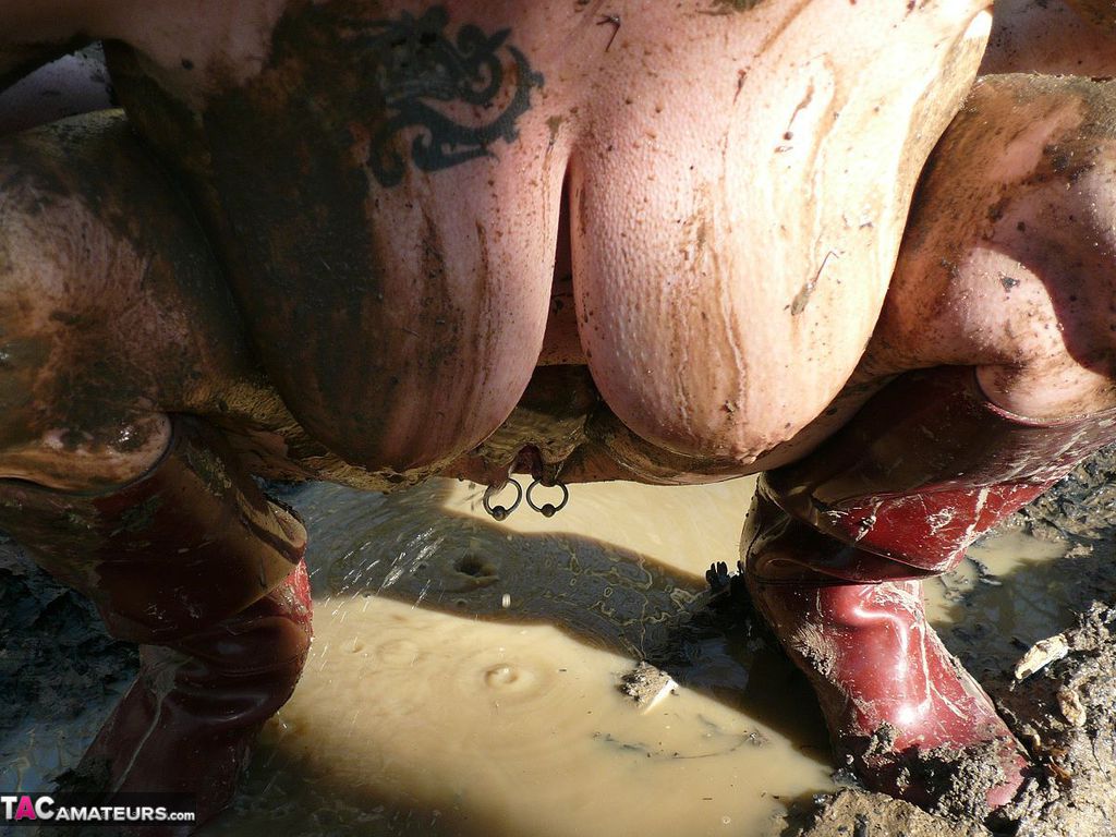 Older amateur Mary Bitch squats for a piss in a mud puddle while in the woods foto porno #424878859 | TAC Amateurs Pics, Mary Bitch, Boots, porno ponsel
