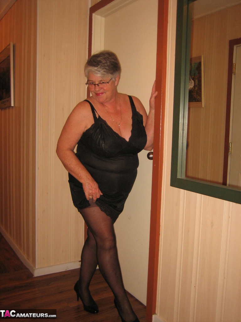 Chubby granny Girdle Goddess gets naked with her pantyhose pulled down порно фото #424143805