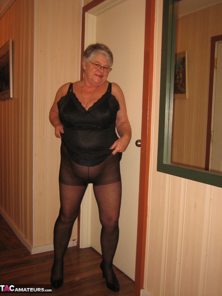 Chubby granny Girdle Goddess gets naked with her pantyhose pulled down порно фото #424143807