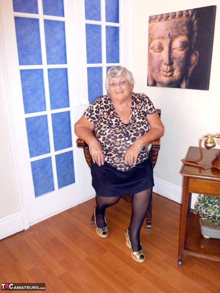 Horny old Grandma Libby with big saggy tits in cupless bra licks her nipples foto porno #428486643 | TAC Amateurs Pics, Grandma Libby, Granny, porno móvil