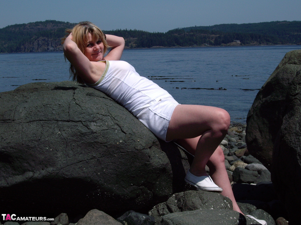 Older amateur Cougar Babe Lolee disrobes to sunbathe in the nude near a river zdjęcie porno #425553922 | TAC Amateurs Pics, Cougar Babe Lolee, Mature, mobilne porno