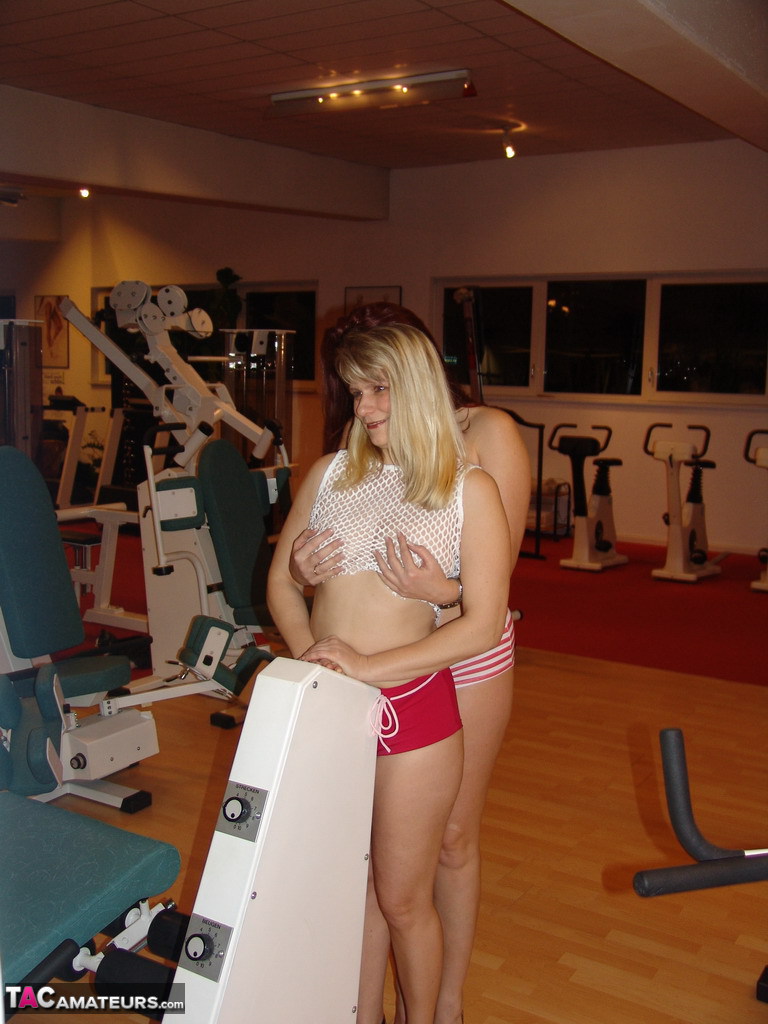 Blonde amateur Sweet Susi & her lesbian girlfriend go topless on gym equipment foto porno #426730312