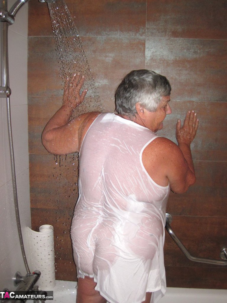 Obese amateur Grandma Libby blow drys her hair after taking a shower foto porno #428834136
