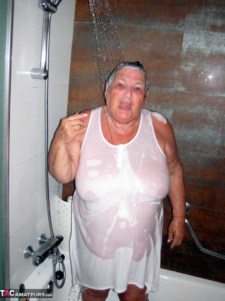 Obese amateur Grandma Libby blow drys her hair after taking a shower porno foto #428834144
