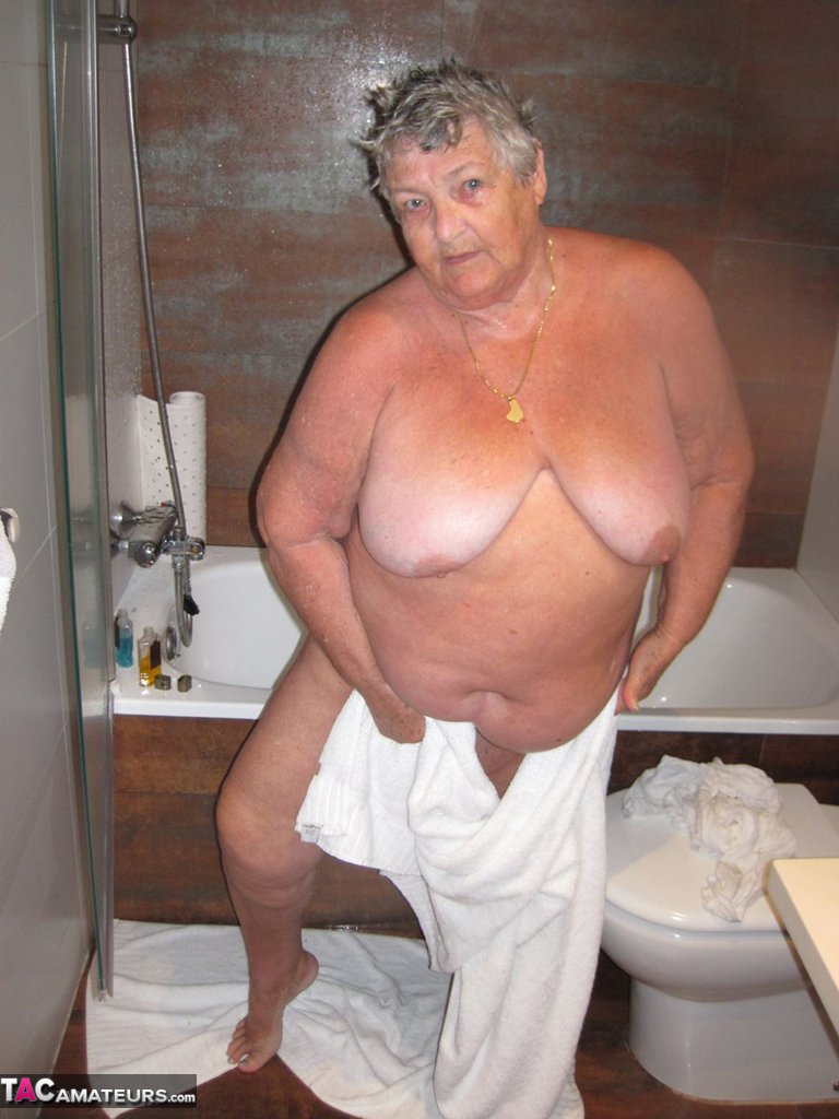 Obese amateur Grandma Libby blow drys her hair after taking a shower foto porno #428834202