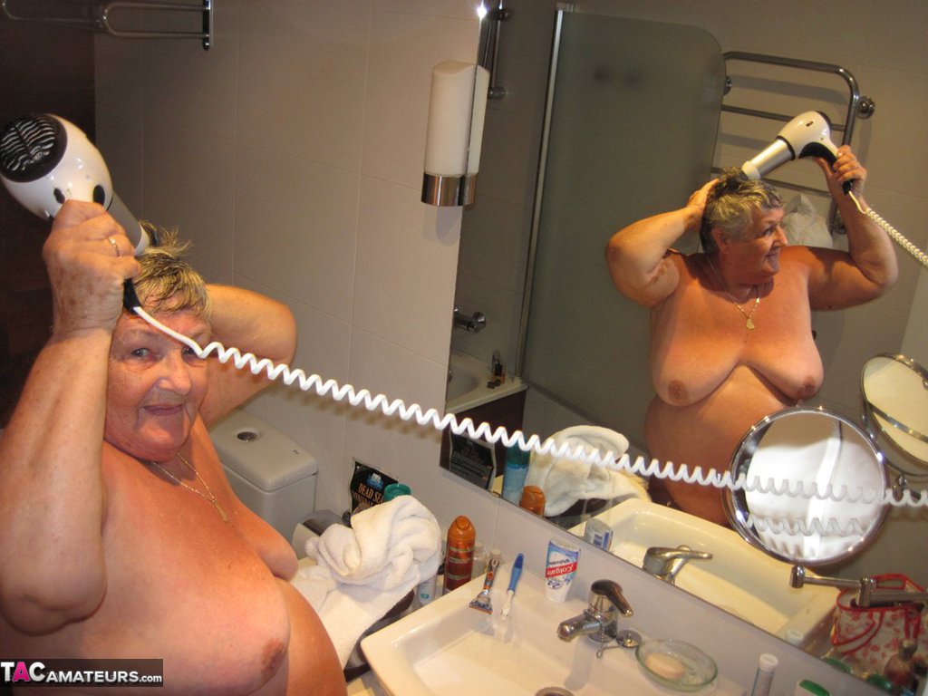 Obese amateur Grandma Libby blow drys her hair after taking a shower foto porno #428834209
