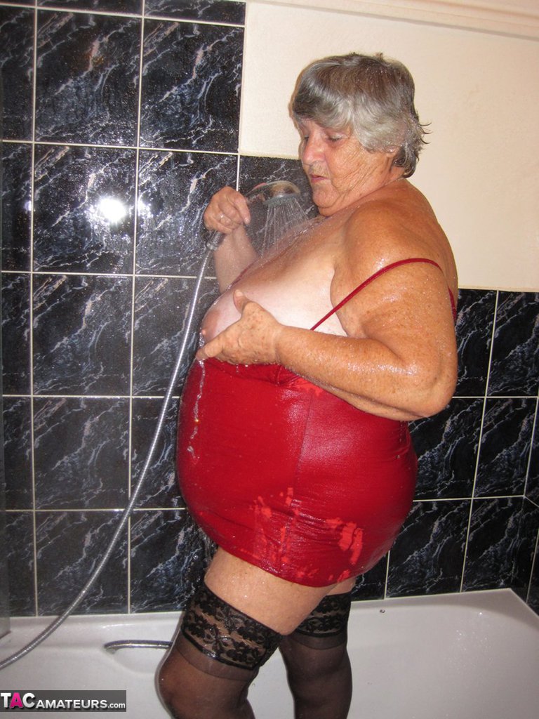 Obese nan Grandma Libby gets naked in stockings while in the shower 色情照片 #428504181