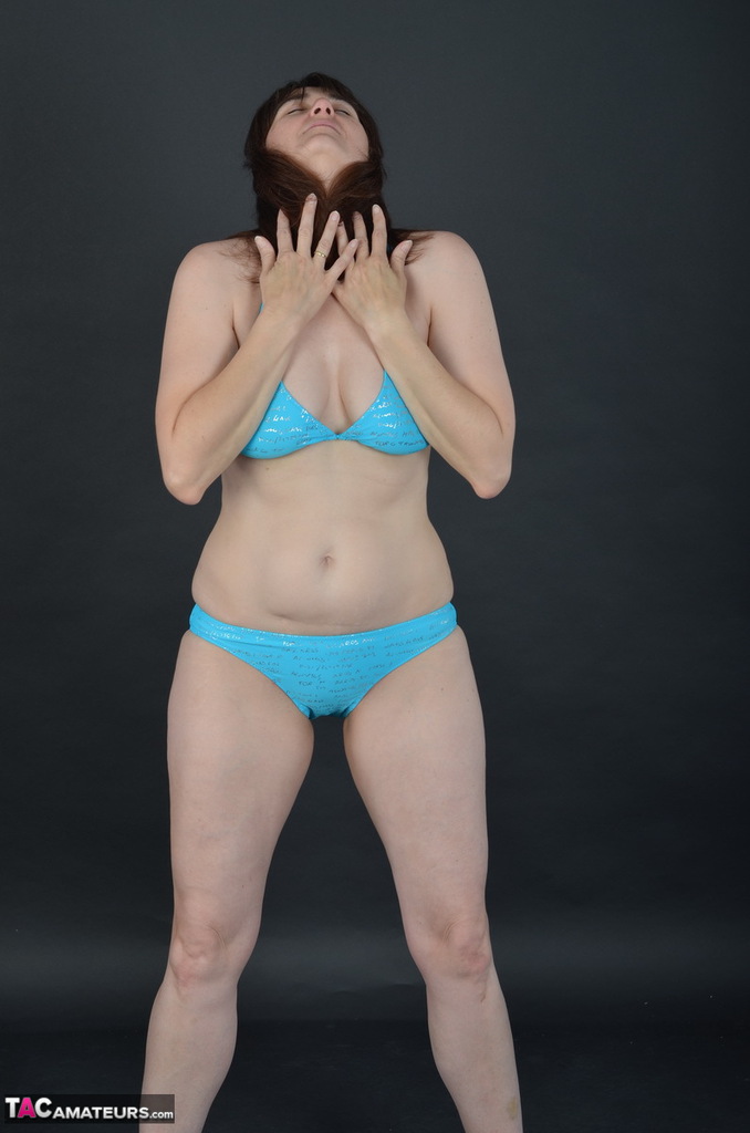Amateur model Hot MILF reveals her hairy underarms while taking off a bikini 色情照片 #426872494 | TAC Amateurs Pics, Hot Milf, Mature, 手机色情