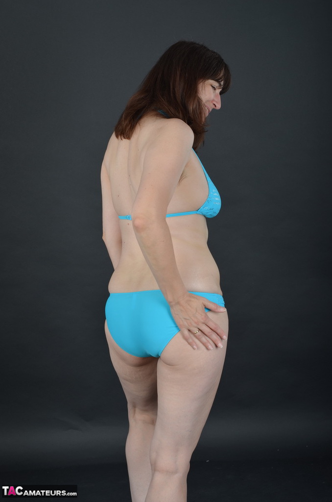 Amateur model Hot MILF reveals her hairy underarms while taking off a bikini porno fotoğrafı #426872495 | TAC Amateurs Pics, Hot Milf, Mature, mobil porno