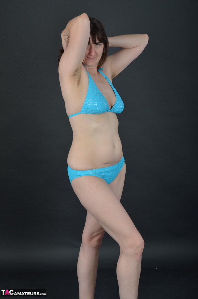 Amateur model Hot MILF reveals her hairy underarms while taking off a bikini 色情照片 #426872499 | TAC Amateurs Pics, Hot Milf, Mature, 手机色情