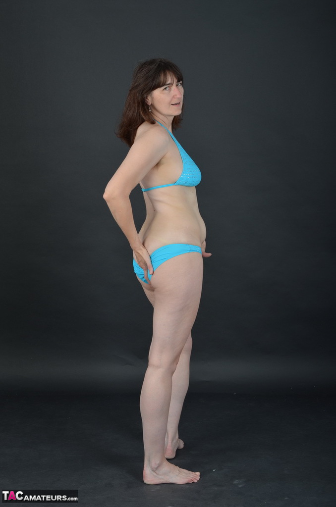 Amateur model Hot MILF reveals her hairy underarms while taking off a bikini 色情照片 #426872501 | TAC Amateurs Pics, Hot Milf, Mature, 手机色情