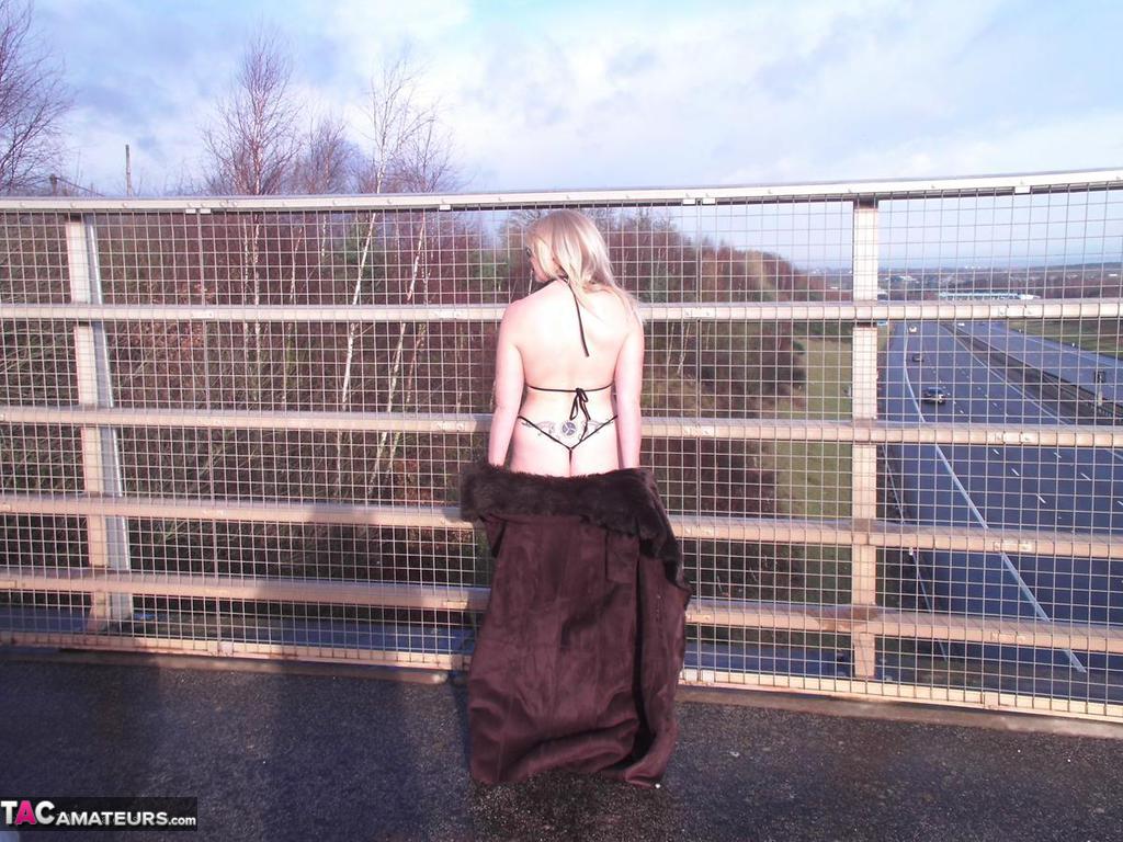 In an overpass, Barby Slut, an older performer with a short fuse, flashes on a pavement.