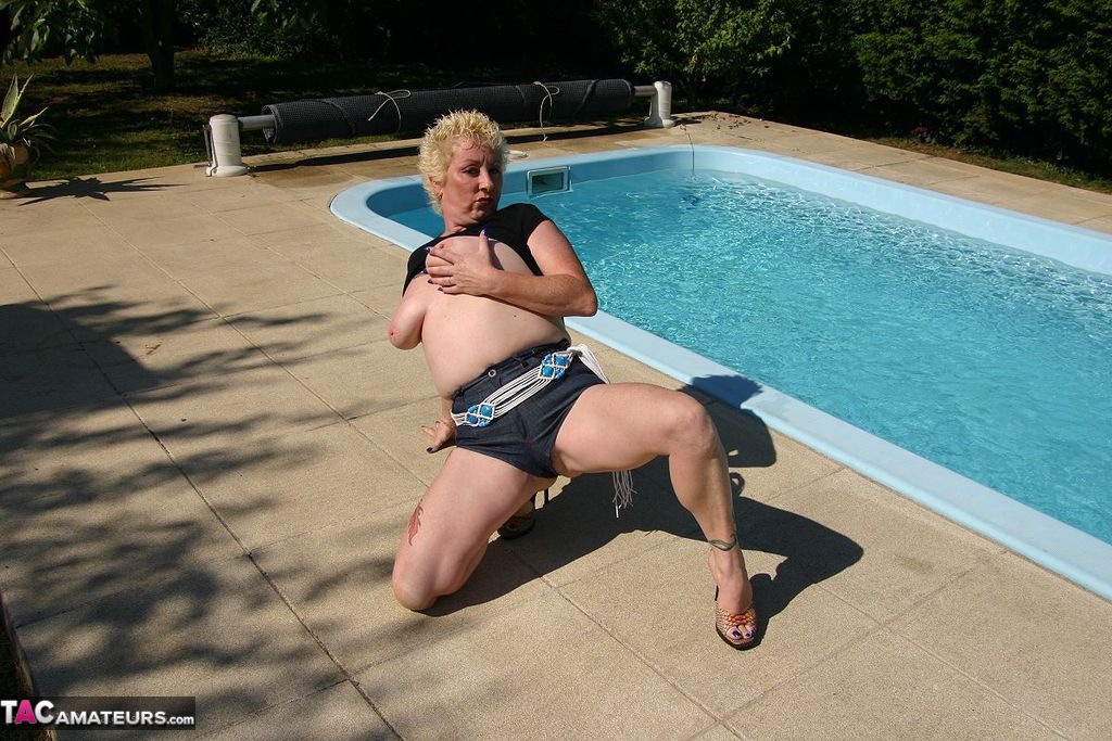 Blonde mature woman Mary Bitch takes a piss while in a wading pool porn photo #428379003 | TAC Amateurs Pics, Mary Bitch, Big Tits, mobile porn