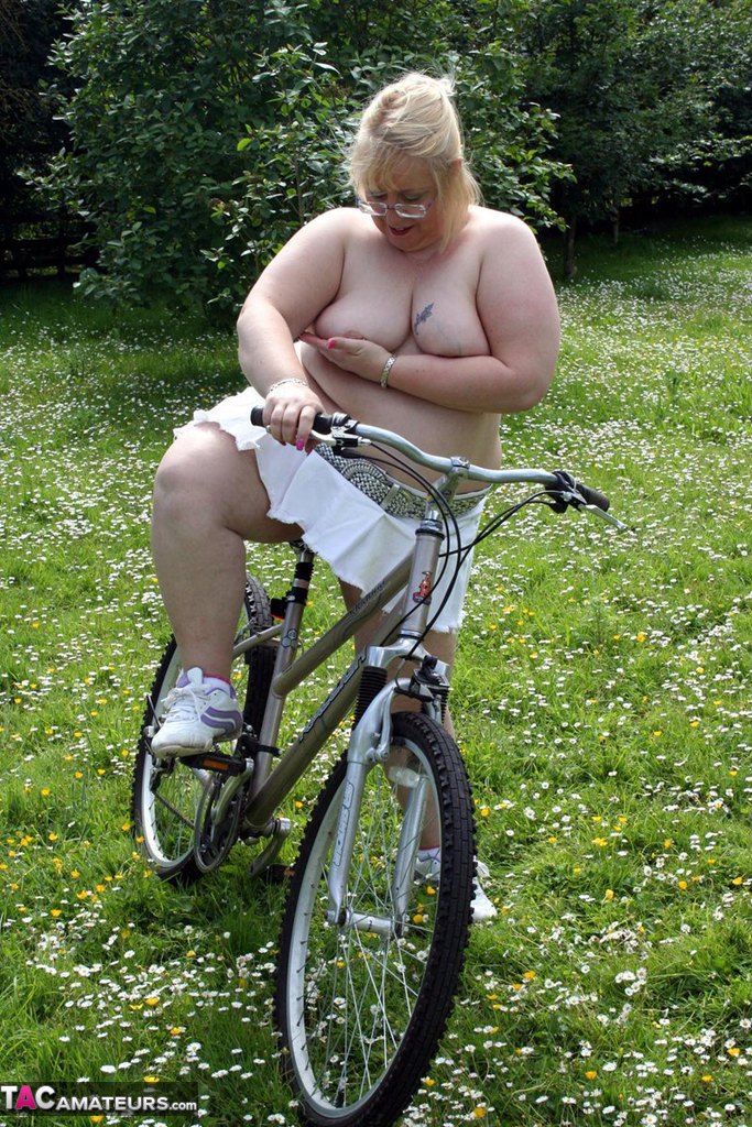 Fat Grandmother Lexie Cummings Goes For A Bike Ride In The Nude