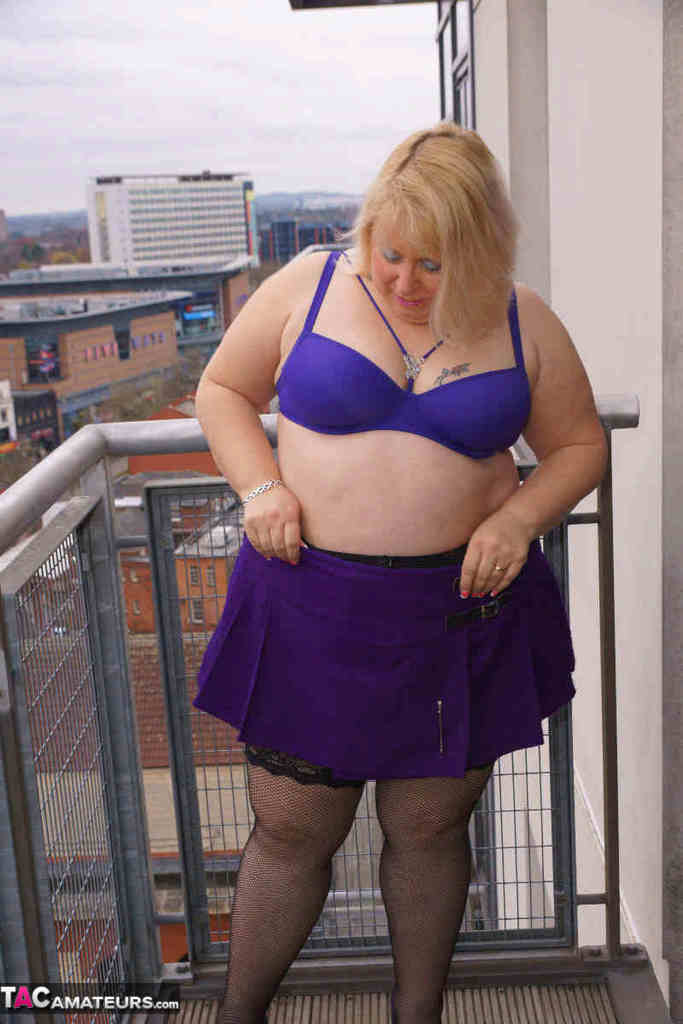 Mature BBW Lexie Cummings strips to her stockings and gets dirty in piblic porno fotoğrafı #429097500