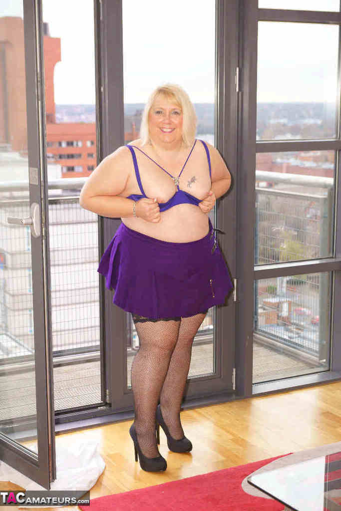 Mature BBW Lexie Cummings strips to her stockings and gets dirty in piblic 포르노 사진 #429032745 | TAC Amateurs Pics, Lexie Cummings, BBW, 모바일 포르노